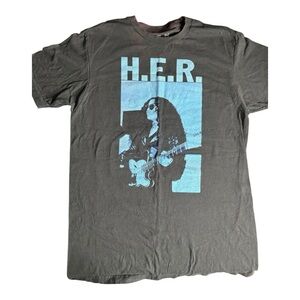 HER‎ T-shirt Women’s Medium